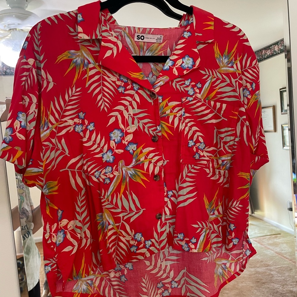 SO Red Tropical Print Button-Up cropped Shirt